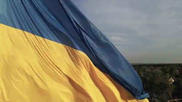 Bandeira da Ucrânia ao vento. Kiev . — Vídeo de Stock