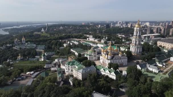 Kiev. Ucrania: Vista aérea de Kiev Pechersk Lavra . — Vídeos de Stock