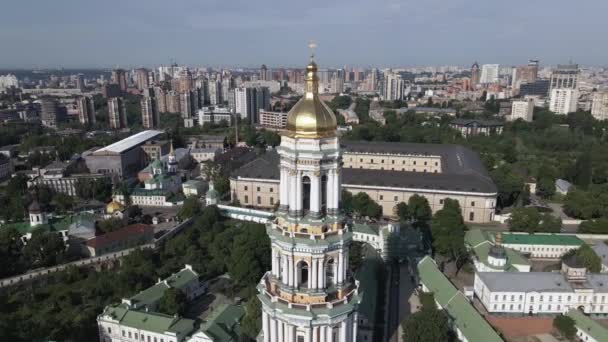 Kiev. Ucrania: Vista aérea de Kiev Pechersk Lavra . — Vídeo de stock