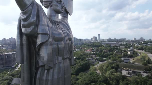 Kiev, Ukraine : Vue aérienne du monument de la Patrie. — Video