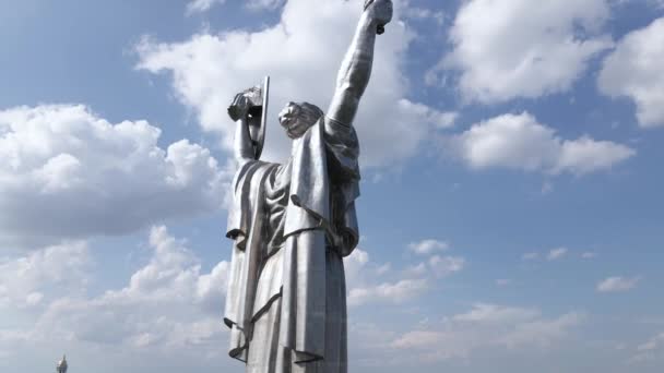 Kiev, Ukraine : Vue aérienne du monument de la Patrie. — Video