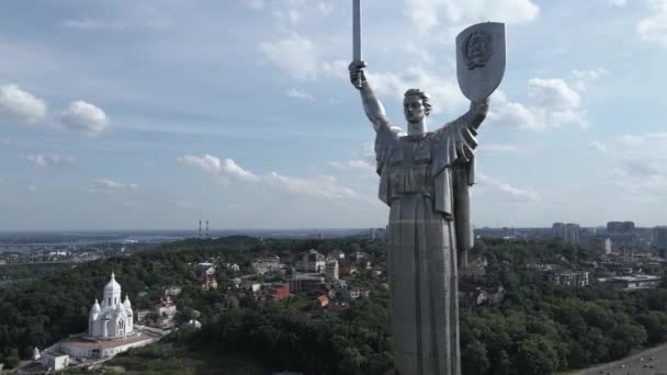 Kiev, Ukraine : Vue aérienne du monument de la Patrie. — Video