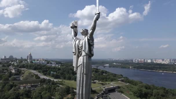 Киев, Украина: Вид с воздуха на памятник Родине . — стоковое видео