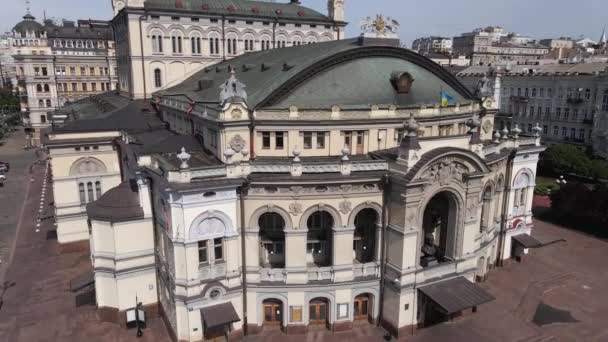 Kijów. Ukraina: Narodowa Opera Ukrainy. Widok z lotu ptaka — Wideo stockowe