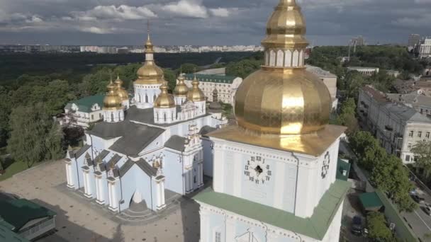 Kiew. Ukraine: Sophienkathedrale in Kiew. Luftaufnahme — Stockvideo