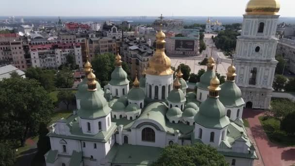 Kiew. Ukraine: Sophienkathedrale in Kiew. Luftaufnahme — Stockvideo