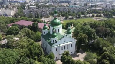 Kyiv. Ukrayna: Kyiv 'deki Aziz Cyril Kilisesi. Ukrayna. Hava görünümü.