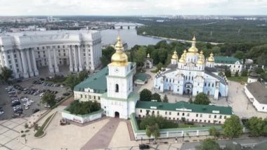 Kyiv. Ukrayna: Aziz Michaels Altın Kubbe Manastırı. Hava görünümü.