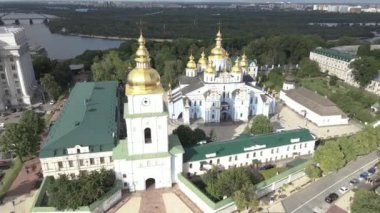 Kyiv. Ukrayna: Aziz Michaels Altın Kubbe Manastırı. Hava görünümü.