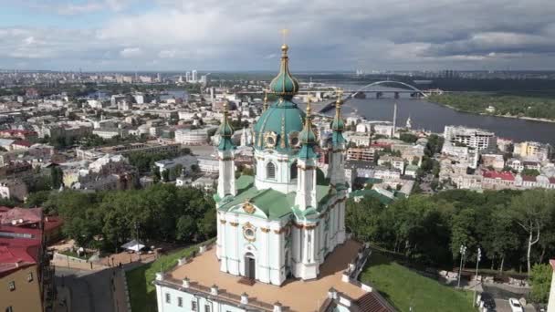 Kiev. Ucraina. Chiesa di Sant'Andrews. Aerea. — Video Stock