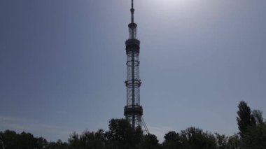 Kyiv. Ukrayna: TV kulesi. Hava görünümü.