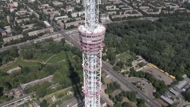 Kiev. Ucrania: torre de televisión. Vista aérea . — Vídeo de stock