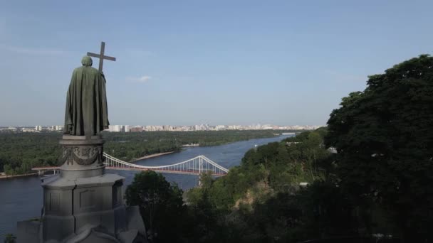Київ, Україна: Пам'ятник Володимиру Великому. Вид з повітря — стокове відео