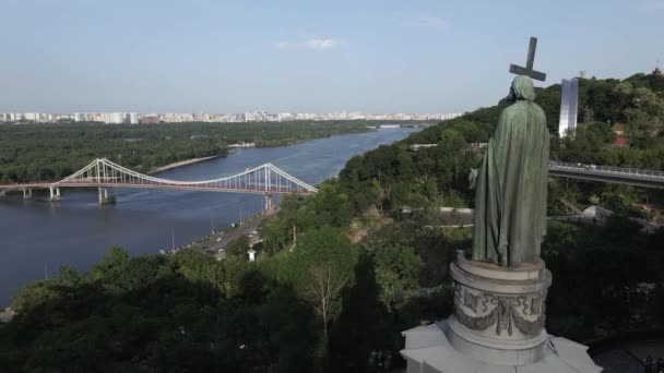 Kijów, Ukraina: Pomnik Wołodymyra Wielkiego. Widok z lotu ptaka — Wideo stockowe