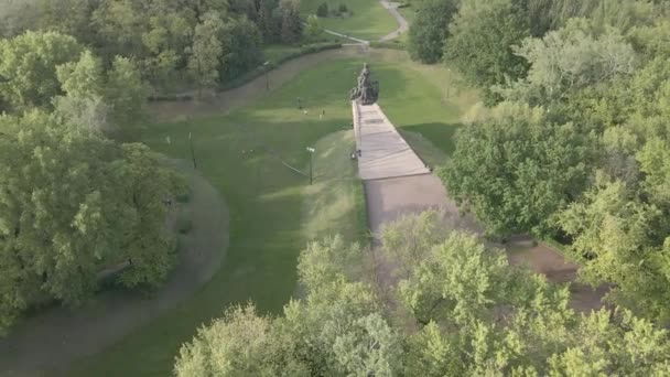 Kiev, Oekraïne: Babi Yar. Een massamoord op Joden. Luchtfoto, vlak, grijs — Stockvideo