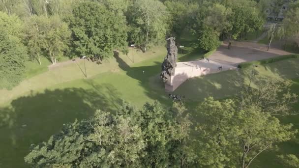 Kiev, Ucraina: Babi Yar. Omicidio di massa commemorativo di ebrei. Vista aerea, pianeggiante, grigio — Video Stock