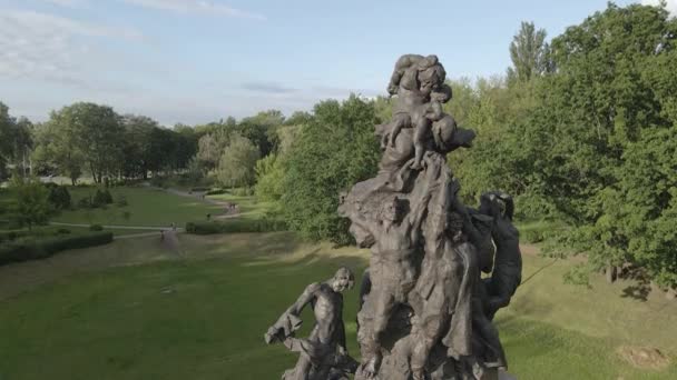 Kiev, Ucraina: Babi Yar. Omicidio di massa commemorativo di ebrei. Vista aerea, pianeggiante, grigio — Video Stock