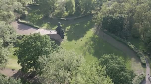 Kiev, Ukraina: Babi Yar. Minnesmassmord på judar. Flygfoto, platt, grå — Stockvideo