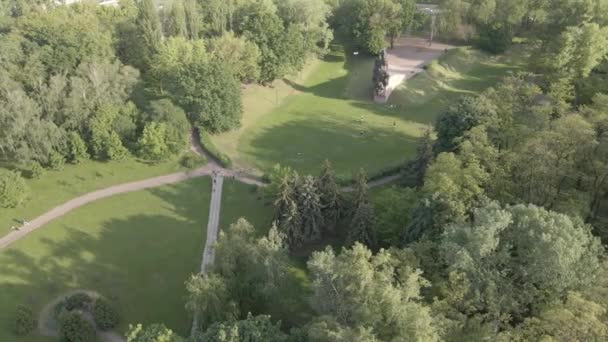 Kiev, Ucrania: Babi Yar. Asesinato en masa de judíos. Vista aérea, plana, gris — Vídeo de stock