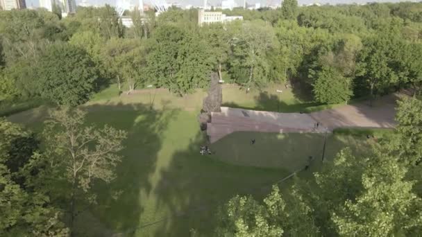 Kiev, Oekraïne: Babi Yar. Een massamoord op Joden. Luchtfoto, vlak, grijs — Stockvideo