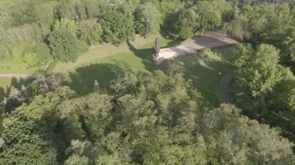 Kiev, Ucrania: Babi Yar. Asesinato en masa de judíos. Vista aérea, plana, gris — Vídeo de stock