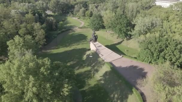 Kiev, Oekraïne: Babi Yar. Een massamoord op Joden. Luchtfoto, vlak, grijs — Stockvideo