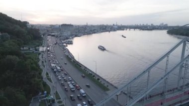 Kyiv 'in yukarıdan görünüşü. Ukrayna. Hava manzaralı, gri, düz
