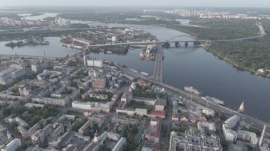 Kyiv 'in yukarıdan görünüşü. Ukrayna. Hava manzaralı, gri, düz