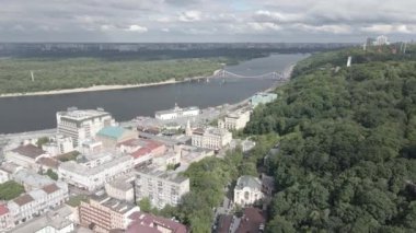 Kyiv 'in yukarıdan görünüşü. Ukrayna. Hava manzaralı, gri, düz