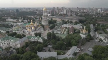 Kyiv 'in yukarıdan görünüşü. Ukrayna. Hava manzaralı, gri, düz