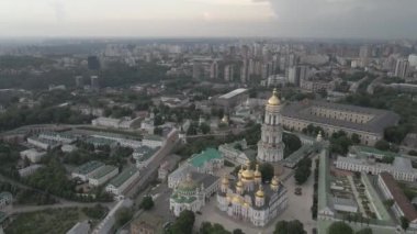 Kyiv 'in yukarıdan görünüşü. Ukrayna. Hava manzaralı, gri, düz