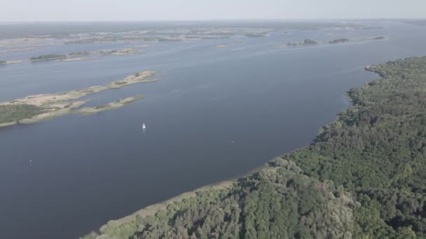 De rivier de Dnipro. Luchtfoto 's. Bezienswaardigheid van Oekraïne, vlak, grijs — Stockvideo
