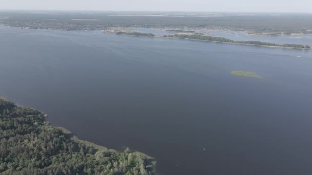 Rivière Dnipro. Vue aérienne. Repère de l'Ukraine, plat, gris — Video