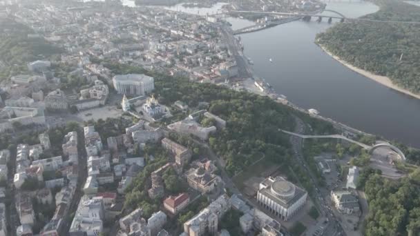 Вид на Киев сверху. Украина. Вид с воздуха, серый, плоский — стоковое видео