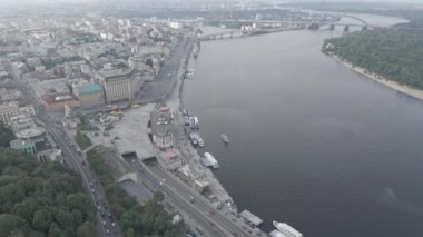 Kyiv 'in yukarıdan görünüşü. Ukrayna. Hava manzaralı, gri, düz