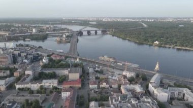 Kyiv 'in yukarıdan görünüşü. Ukrayna. Hava manzaralı, gri, düz