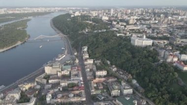 Kyiv 'in yukarıdan görünüşü. Ukrayna. Hava manzaralı, gri, düz
