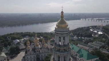 Kyiv. Ukrayna: Kyiv Pechersk Lavra 'nın hava manzarası. Gri, düz