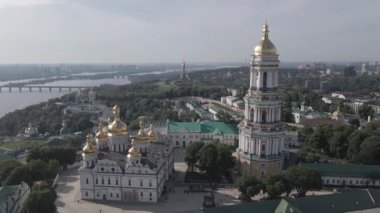 Kyiv. Ukrayna: Kyiv Pechersk Lavra 'nın hava manzarası. Gri, düz