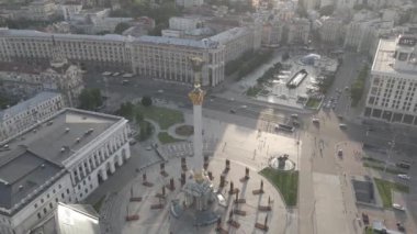 Kyiv. Ukrayna: Independence Meydanı, Meydan. Hava manzaralı, düz, gri