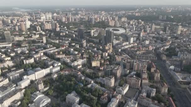 Вид на Киев сверху. Украина. Вид с воздуха, серый, плоский — стоковое видео