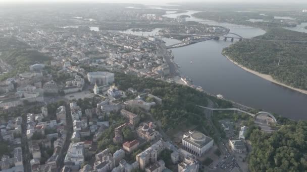 Kyiv 'in yukarıdan görünüşü. Ukrayna. Hava manzaralı, gri, düz — Stok video