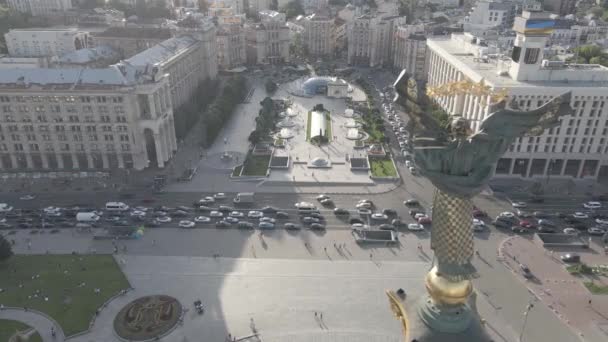 키프. 우크라이나: 독립 광장, 마이 단. 공중에서 보고, 평평하고, 회색 — 비디오