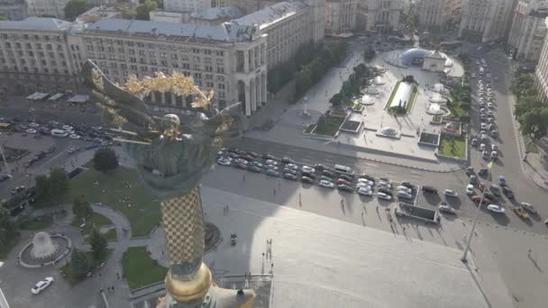 Kijów. Ukraina: Plac Niepodległości, Majdan. Widok z powietrza, płaski, szary — Wideo stockowe