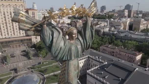 키프. 우크라이나: 독립 광장, 마이 단. 공중에서 보고, 평평하고, 회색 — 비디오