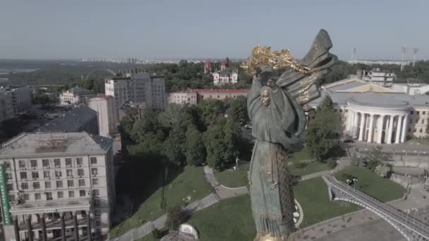 Kiev. Ukraina: Självständighetstorget, Maidan. Flygfoto, platt, grå — Stockvideo