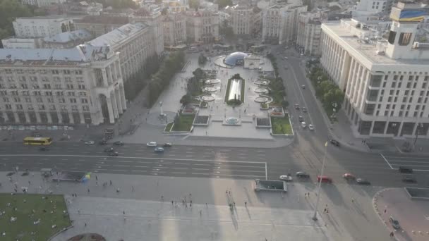 Kijów. Ukraina: Plac Niepodległości, Majdan. Widok z powietrza, płaski, szary — Wideo stockowe