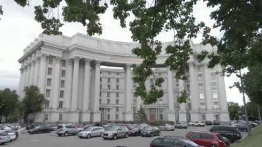 Kyiv. Ukrayna: Ukrayna Dışişleri Bakanlığı. Hava görüntüsü. Düz, gri