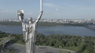 Kyiv, Ukrayna: Anavatan Anıtı 'nın havadan görünüşü. Düz, gri