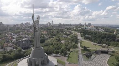 Kyiv, Ukrayna: Anavatan Anıtı 'nın havadan görünüşü. Düz, gri